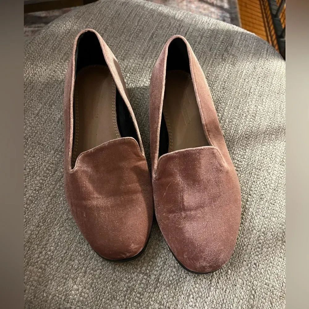 Gorgeous blush size 6 loafers